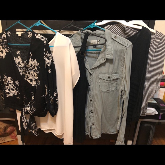 Women’s closet clean out - Picture 6 of 9